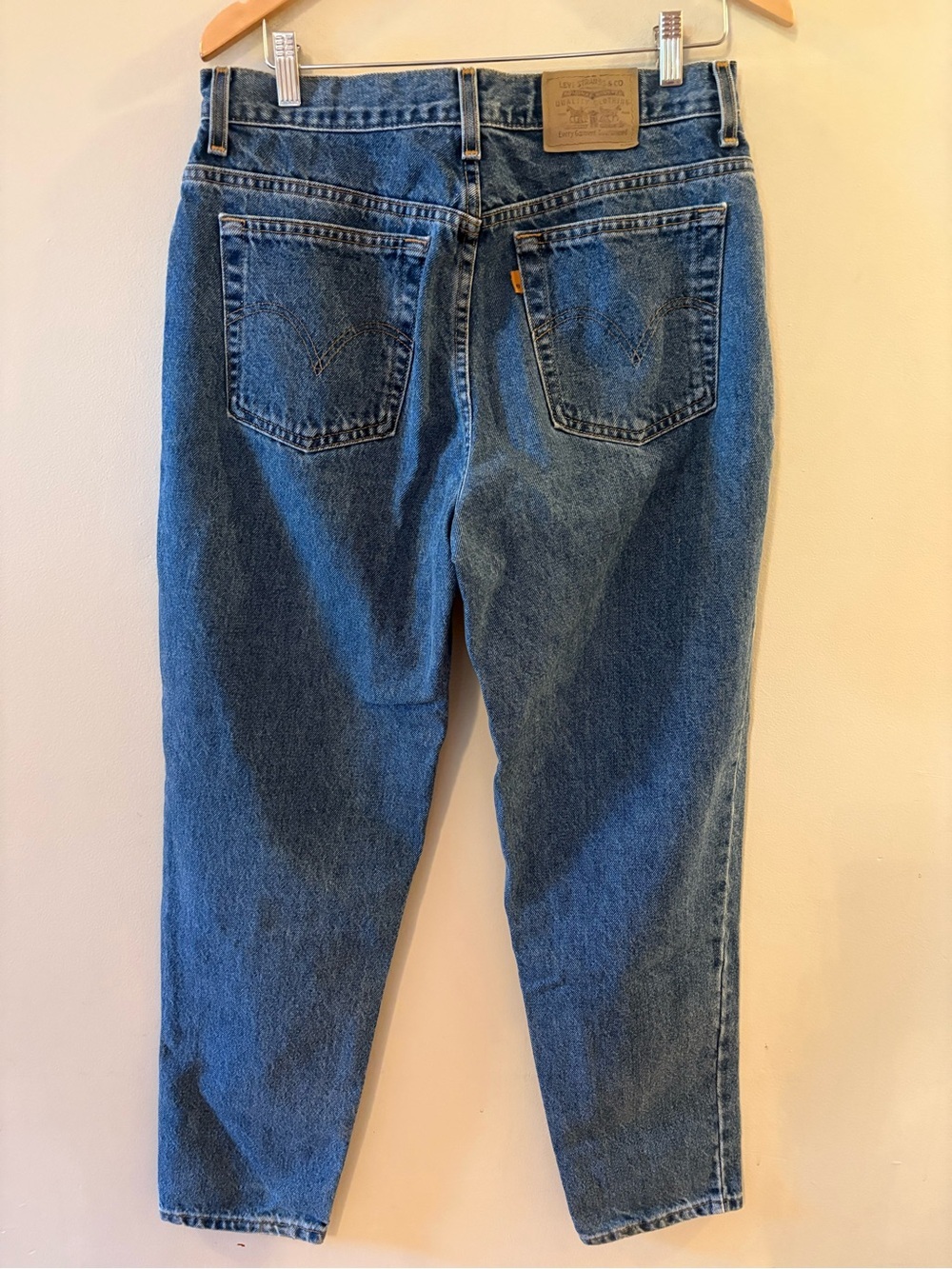 Vintage Levi’s Orange Tab Relaxed Tapered Leg High Waisted women’s Jeans, Sz 14.